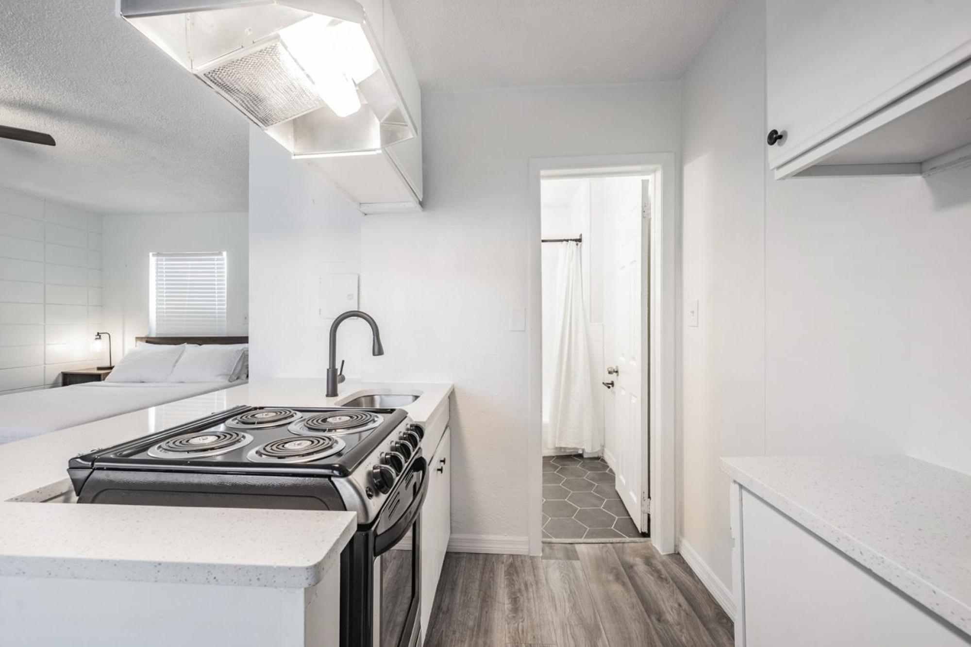 Spacious Studio Apartment Near Nightlife & Dining! 圣彼得堡 外观 照片