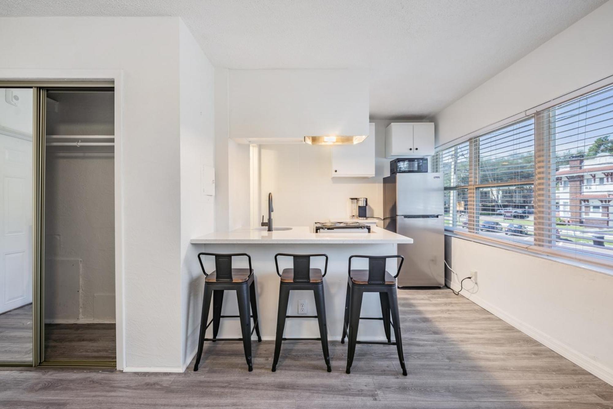 Spacious Studio Apartment Near Nightlife & Dining! 圣彼得堡 外观 照片