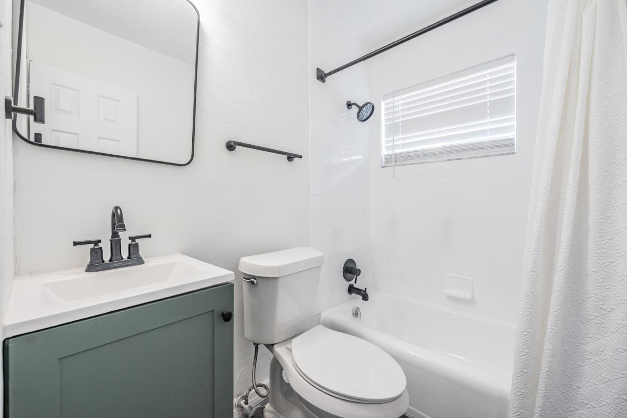 Spacious Studio Apartment Near Nightlife & Dining! 圣彼得堡 外观 照片